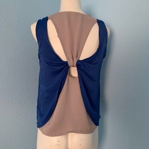 Cute blue gray keyhole back button down front S